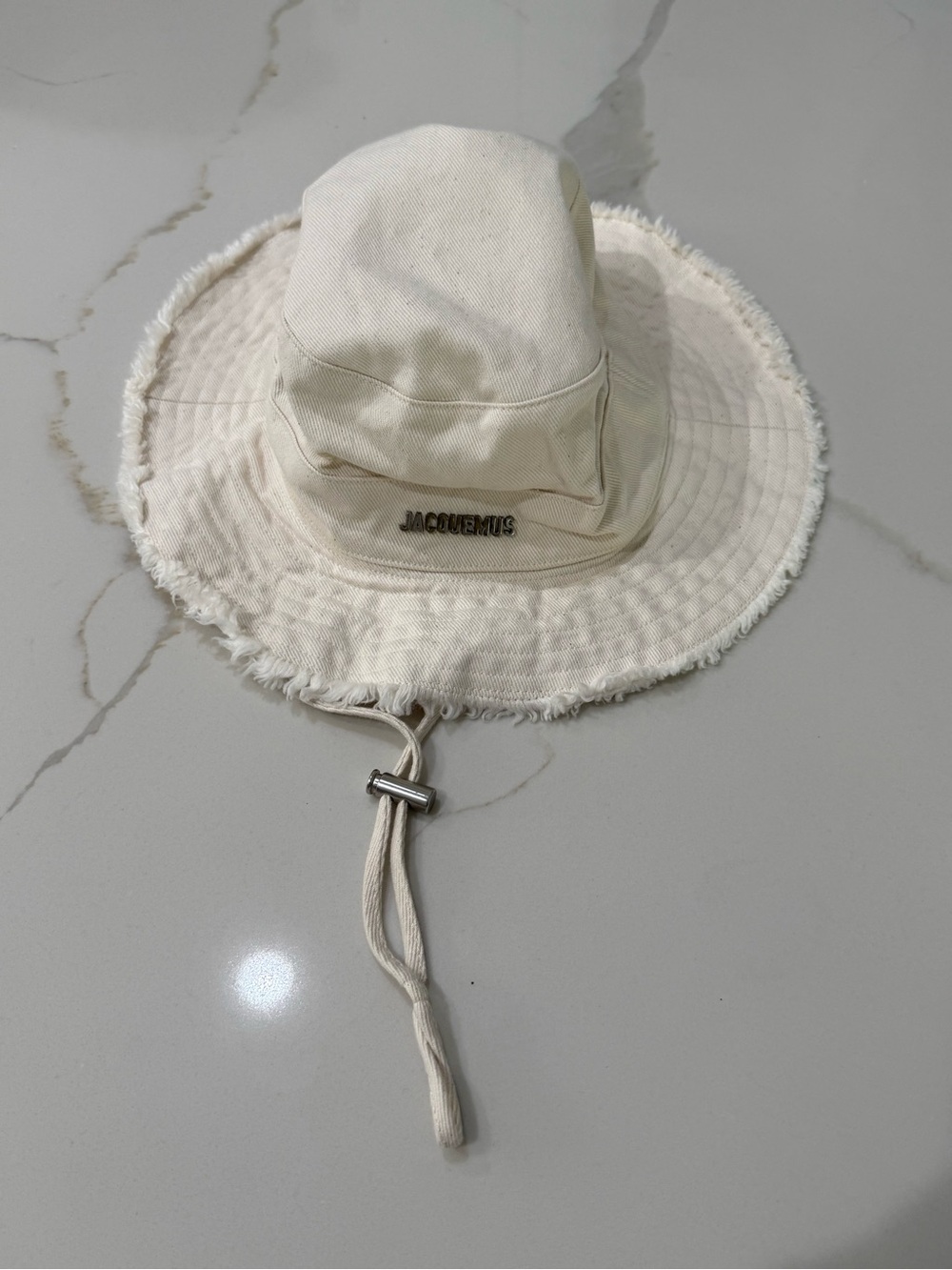 Jacquemus LES CLASSIQUES - The Artichaut bucket hat - Frayed-Edge Bucket Hat